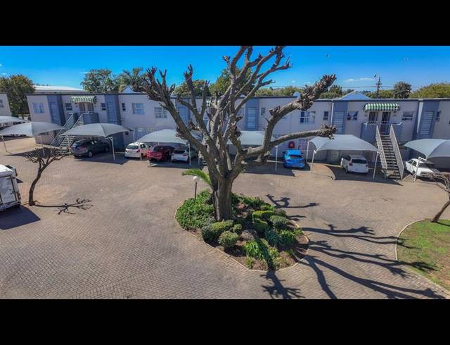 2 BEDROOM APARTMENT FOR SALE IN MALVERN EAST EXT